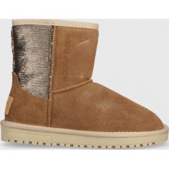 Pepe Jeans śniegowce zamszowe Diss Sequins kolor brązowy. Brązowe śniegowce Pepe Jeans, bez wzorów, z gumy, bez zapięcia. Za 339.99 zł.
