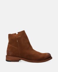 Brązowe botki z zamszu M014SUCUOBB012. Brązowe botki Venezia, bez wzorów, ze skóry, bez obcasa, bez zapięcia. Za 599.00 zł.