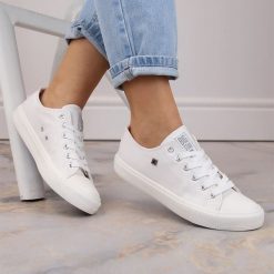 Białe tenisówki półtrampki eko skóra Big Star V274869. Białe trampki BIG STAR, bez wzorów, ze skóry ekologicznej, klasyczne, bez zapięcia. Za 189.99 zł.