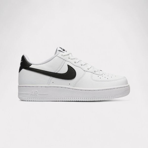 Buty Sportowe Młodzieżowe Nike Air Force 1 (GS). Biała buty treningowe Nike, bez wzorów, ze skóry, bez zapięcia, Nike Air Force. Za 360.80 zł.