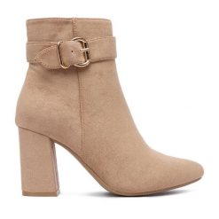Botki DeeZee. Brązowe botki DeeZee, bez wzorów, bez obcasa, na słupku, bez zapięcia. Za 189.99 zł.