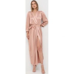 Pinko sukienka kolor różowy maxi rozkloszowana. Czerwone sukienki Pinko, bez wzorów, z satyny, bez kołnierzyka, bez ramiączek, maxi, rozkloszowane. Za 1,759.90 zł.