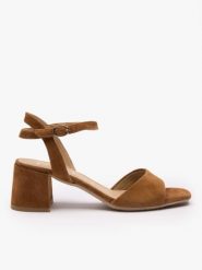 Jasnobrązowe sandały na stabilnym obcasie. Brązowe sandały Ryłko, bez wzorów, ze skóry, eleganckie, z okrągłym noskiem, bez obcasa, na słupku, bez zapięcia. Za 399.99 zł.