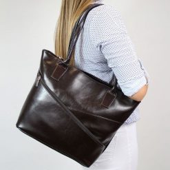 Torebka damska skórzana DAN-A T294 czekoladowa. Brązowe torebki klasyczne DAN-A, bez wzorów, ze skóry, eleganckie, bez dodatków. Za 399.99 zł.