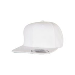 Czapka typu snapback Flexfit Classic. Białe czapki z daszkiem FLEXFIT, bez wzorów. Za 104.00 zł.