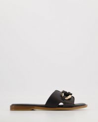 KLAPKI Z ŁAŃCUCHEM 2726 Y075 BLACK. Czarne klapki Venezia, bez wzorów, ze skóry, bez obcasa, bez zapięcia. Za 239.00 zł.