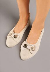 Beżowe Balerinki z Kokardą i Metalicznymi Ozdobami Litelline. Brązowe baleriny Born2be, z aplikacjami, eleganckie, bez obcasa, bez zapięcia. Za 39.99 zł.