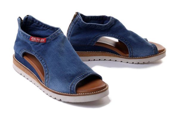 ARTIKER RELAKS 50C0256 jeans, sandały damskie. Niebieskie sandały Artiker Relaks, bez wzorów, z jeansu, bez obcasa, na koturnie, bez zapięcia. Za 279.90 zł.