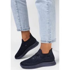 Granatowe Buty Sportowe Ceeky. Niebieskie buty sportowe lifestyle Born2be, z aplikacjami, z jeansu, eleganckie, z okrągłym noskiem, bez zapięcia. W wyprzedaży za 80.49 zł.