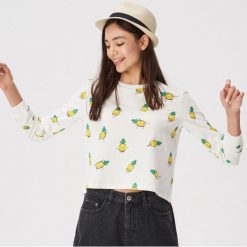 Bluza z nadrukiem allover - Kremowy. Bluzy marki Sinsay. Za 39.99 zł.