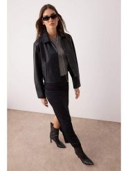 Trendyol Kurtka w kolorze czarnym ze skóry syntetycznej rozmiar: XL. Czarne kurtki Trendyol, xl, bez wzorów, ze skóry, bez kaptura. Za 140.20 zł.