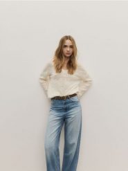 Sweter ze strukturalnej dzianiny - kremowy. Białe swetry Reserved, l, bez wzorów, z dzianiny, bez ramiączek. W wyprzedaży za 99.99 zł.