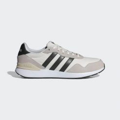 Buty Run 60s 4.0. Białe buty trekkingowe adidas, bez zapięcia. W wyprzedaży za 155.40 zł.