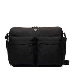 Torebka Guess. Czarne torebki klasyczne Guess, z aplikacjami, klasyczne, bez dodatków. Za 344.99 zł.