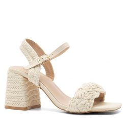 Sandały DeeZee. Brązowe sandały DeeZee, bez wzorów, bez obcasa, na słupku, bez zapięcia. Za 149.99 zł.