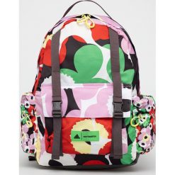 Adidas Performance plecak x Marimekko damski duży wzorzysty. Plecaki adidas Performance, bez wzorów, z materiału, do ręki, bez dodatków. W wyprzedaży za 219.99 zł.