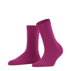 Skarpety wełniane damskie Falke Cosy. Czarne skarpetki Falke, bez wzorów, z kaszmiru. Za 132.50 zł.