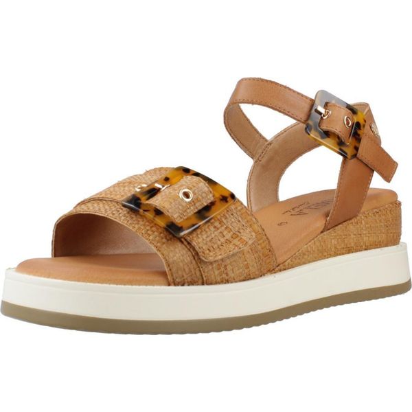 Sandały CARMELA 162227C Brązowy. Brązowe sandały Carmela, bez wzorów, ze skóry, bez obcasa, bez zapięcia. Za 333.99 zł.