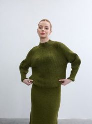 BGN Sweter w kolorze zielonym rozmiar: 36. Zielone swetry BGN, bez wzorów, prążkowane, bez ramiączek. Za 121.99 zł.