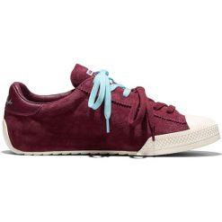 Buty sportowe Converse Chuck Taylor Lo. Czerwone buty treningowe Converse, bez wzorów, z materiału, bez zapięcia. Za 590.00 zł.