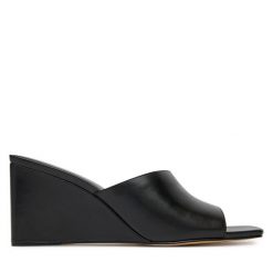 Klapki MICHAEL Michael Kors. Czarne klapki MICHAEL Michael Kors, bez wzorów, bez obcasa, bez zapięcia. Za 549.99 zł.