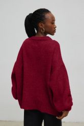 Sweter oversize z bufiastym rękawem w kolorze MARSALA - RIVERO-UNI. Swetry Marsala, na lato, bez wzorów, z wełny, bez ramiączek. W wyprzedaży za 174.93 zł.