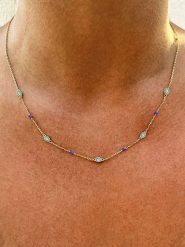 Nomad Pozłacany naszyjnik z elementami ozdobnymi - dł. 39 cm rozmiar: onesize. Niebieskie naszyjniki Nomad, z materiału, pozłacane. Za 165.71 zł.