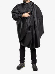 Peleryna turystyczna Trekmates Rove Poncho - black. Czarne kurtki przeciwdeszczowe TREKMATES, na zimę, bez wzorów, z materiału, bez kaptura, rowerowe. Za 207.99 zł.