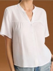 Koszula z krótkim rękawem - biały. Białe koszule Sinsay, l, bez wzorów, z materiału, bez kołnierzyka, bez ramiączek. Za 39.99 zł.