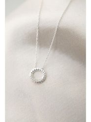 Lodie Silver Srebrny naszyjnik z elementem ozdobnym - dł. 43 cm rozmiar: onesize. Szare naszyjniki Lodie Silver, z materiału, z cyrkonią, srebrne. Za 41.45 zł.