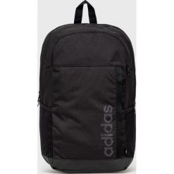 Adidas plecak kolor czarny duży z nadrukiem. Czarne plecaki adidas, bez wzorów, z materiału, do ręki, z nadrukiem, bez dodatków. Za 149.99 zł.