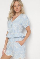 Jasnoniebieska Bawełniana Bluzka z Ozdobnym Haftem Selselina. Niebieskie bluzki Born2be, l, bez wzorów, z bawełny, eleganckie, bez kołnierzyka, bez ramiączek. Za 119.99 zł.
