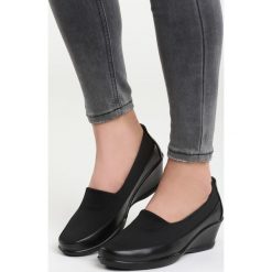 Czarne Półbuty Your Queen. Półbuty wsuwane marki Born2be. Za 49.99 zł.