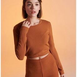 Krótka bluzka w prążki - Brązowy. Bluzki marki Cropp. Za 69.99 zł.