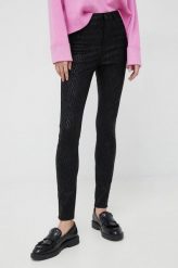 Vero Moda spodnie damskie kolor czarny dopasowane high waist. Czarne spodnie materiałowe Vero Moda, bez wzorów, z dzianiny, z podwyższonym stanem. Za 229.99 zł.