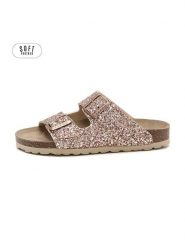 Teegu Klapki w kolorze jasnoróżowym rozmiar: 42. Różowe klapki teegu, bez wzorów, klasyczne, z otwartym noskiem, bez obcasa, bez zapięcia. Za 121.99 zł.