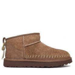 Śniegowce Ugg. Brązowe śniegowce UGG, bez wzorów, bez zapięcia. Za 809.99 zł.