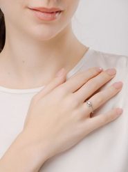 Pandora Srebrny pierścionek z cyrkoniami rozmiar: 56. Różowe pierścionki Pandora, z cyrkonią, srebrne. Za 281.10 zł.