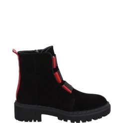 ZAMSZOWE BOTKI 00108018S BLACK. Czarne botki Venezia, bez wzorów, ze skóry, bez obcasa, bez zapięcia. Za 199.00 zł.