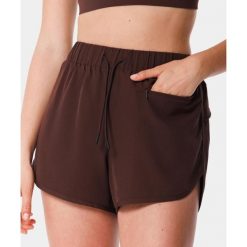 Lekkie szorty dla kobiet sportowe z kieszonką Carpatree Balletcore. Brązowe szorty sportowe Carpatree, bez wzorów, na fitness i siłownię. W wyprzedaży za 152.99 zł.