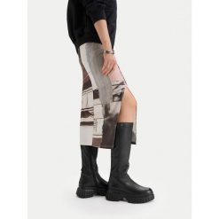 Kozaki G-Star. Czarne kozaki G-Star, bez wzorów, retro, bez obcasa, na płaskiej podeszwie, bez zapięcia. Za 549.99 zł.