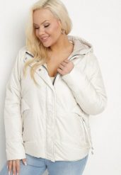 Jasnobeżowa Kurtka Pikowana z Kapturem Karbia. Brązowe kurtki Born2be, plus size, bez wzorów, eleganckie, z kapturem. Za 209.99 zł.