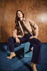 Pikowana kurtka ciemnobeżowa. Brązowe kurtki MOODO, xl, bez wzorów, z poliamidu, bez kaptura. W wyprzedaży za 59.99 zł.