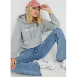 Converse bluza damska kolor szary z kapturem z aplikacją. Szare bluzy Converse, l, z aplikacjami, z kapturem. W wyprzedaży za 224.99 zł.