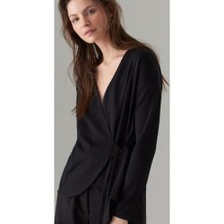 Bluzka typu kimono z wiązaniem - Czarny. Bluzki marki Mohito. Za 89.99 zł.