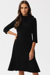 Elegancka sukienka z wiązaniem przy dekolcie i falbaną czarna. Czarne sukienki Stylove, do pracy, xl, bez wzorów, biznesowe, bez kołnierzyka, bez ramiączek. Za 349.00 zł.