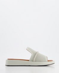 SKÓRZANE KLAPKI 0044241 GREY. Szare klapki Venezia, bez wzorów, ze skóry, bez obcasa, bez zapięcia. Za 179.00 zł.