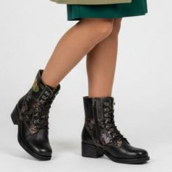 Botki damskie Laura Vita, na klocku i cholewka ze skóry za kostkę we wzory, czarne, SO2014-3. Czarne botki LAURA VITA, bez wzorów, ze skóry, za kostkę, bez obcasa, na obcasie, bez zapięcia. Za 419.00 zł.