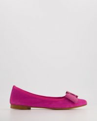 ZAMSZOWE BALERINY Z KOKARDĄ 10086 CROS FUXIA. Baleriny Venezia, bez wzorów, ze skóry, bez obcasa, bez zapięcia. Za 279.00 zł.