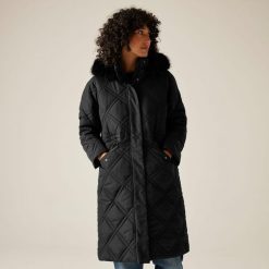 Płaszcz damski zimowy ocieplany Freyla. Czarne płaszcze Regatta, na zimę, bez wzorów, z puchu, eleganckie, bez kaptura. W wyprzedaży za 299.99 zł.